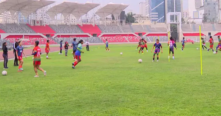 অনুশীলন চলছে নারী ফুটবলারদের